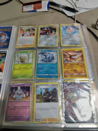 Cartas Pokémon Doradas VMAX y V