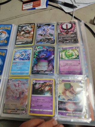 Cartas Pokémon Doradas VMAX y V