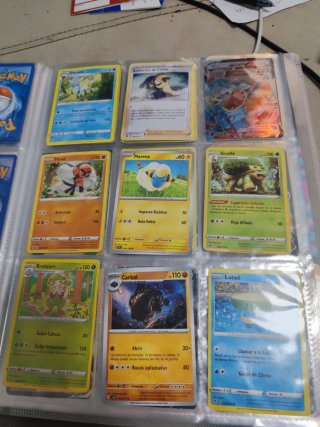 Cartas Pokémon Doradas VMAX y V