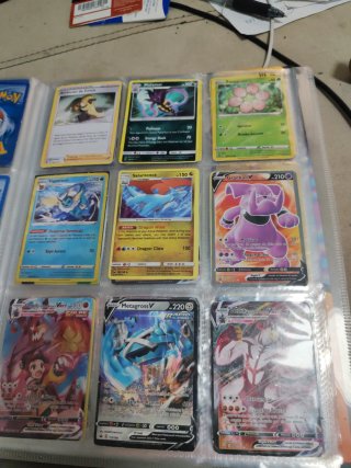Cartas Pokémon Doradas VMAX y V