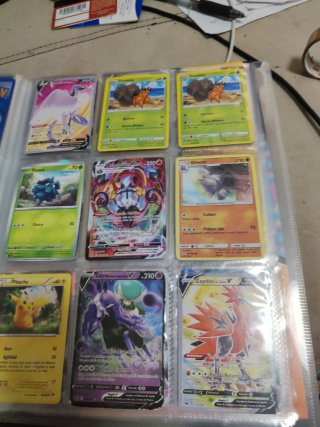 Cartas Pokémon Doradas VMAX y V
