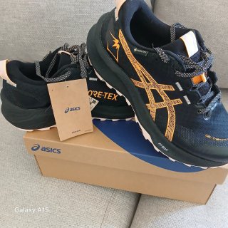 Zapatillas Asics Negras y Rosas