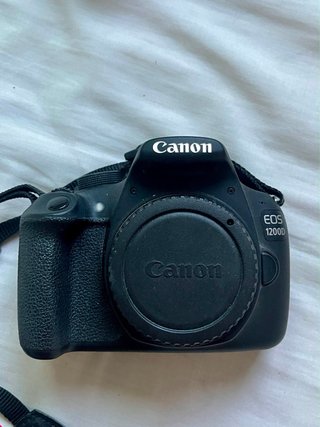 Canon EOS 1200D + Objetivo EF-S 18-55mm IS