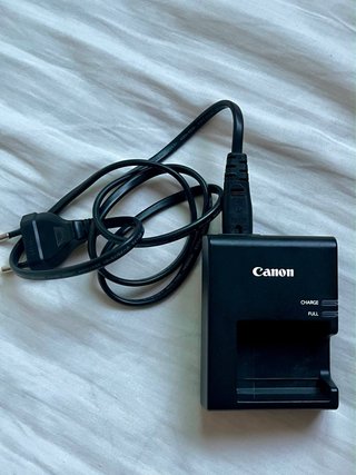 Canon EOS 1200D + Objetivo EF-S 18-55mm IS