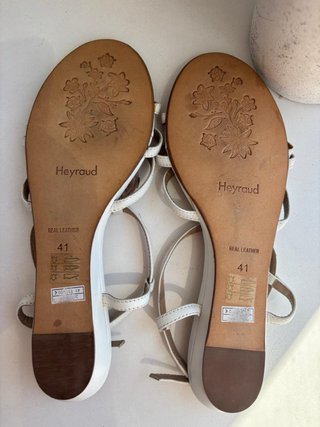 Sandalias de piel blancas y doradas Heyraud