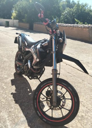 Rieju Supermotard Negra y Roja
