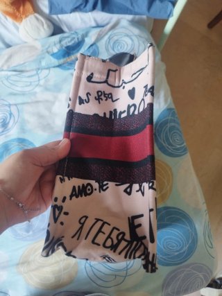 Borsa tote con tracolla e scritte