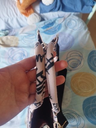 Borsa tote con tracolla e scritte