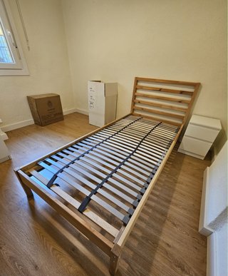 Cama individual de madera Ikea