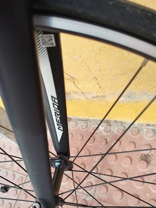 Bicicleta de carretera negra