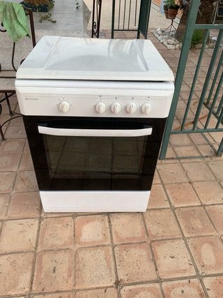 Cocina de gas butano blanca