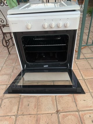 Cocina de gas butano blanca