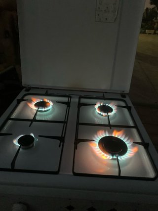 Cocina de gas butano blanca