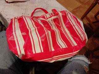 Bolso de playa Tous rayas rojas y blancas