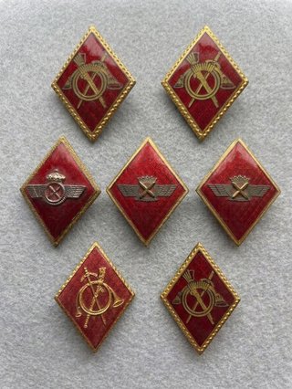 Lote Insignias Romboidales Época Franquista - Avia