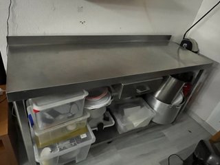 Mesa de acero inoxidable industrial mide 55x160