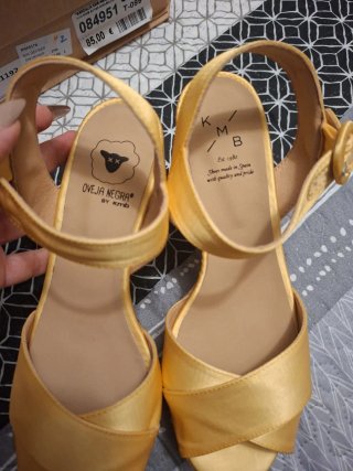 Sandalias de tacón Oveja Negra doradas talla 37