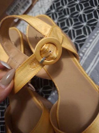 Sandalias de tacón Oveja Negra doradas talla 37