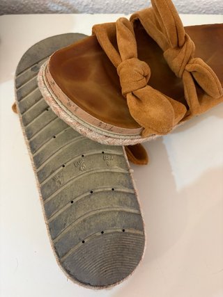 Sandalias planas camel lazo Talla 40