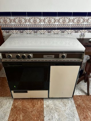 Cocina de gas Balay con horno y bombona
