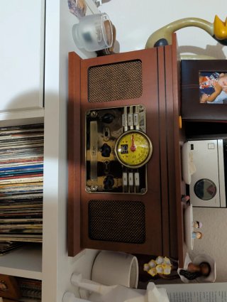 Radio Vintage Marrón y Dorado