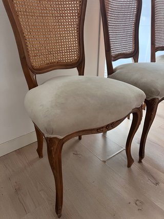Sillas antiguas de madera y ratán