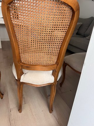 Sillas antiguas de madera y ratán