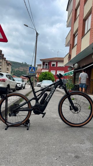 Bicicleta eléctrica Specialized Montaña.