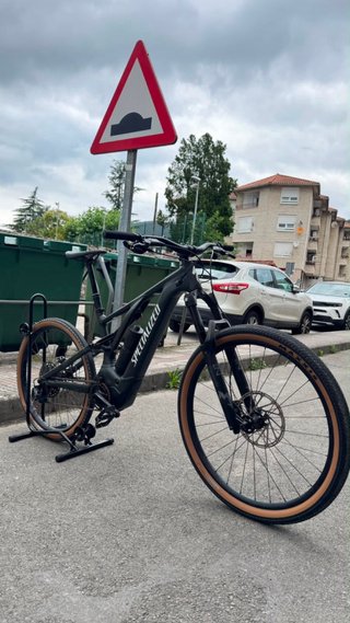 Bicicleta eléctrica Specialized Montaña.