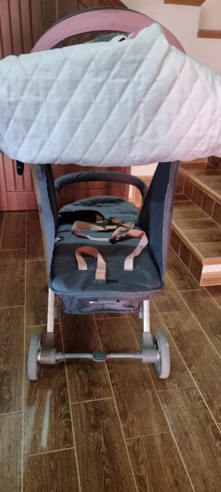 Silla de paseo plegable gris y rosa