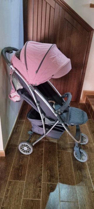 Silla de paseo plegable gris y rosa