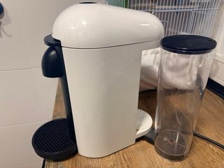 Cafetera Nespresso Vertuo Plus Blanca