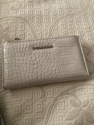 Cartera Stradivarius beige efecto cocodrilo