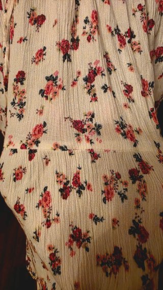 Vestido corto floral blanco y rojo