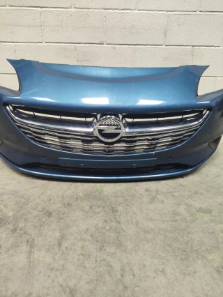Parachoques delantero Opel Corsa E de 2016.