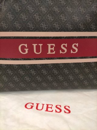 Bolso Guess Negro y Rojo