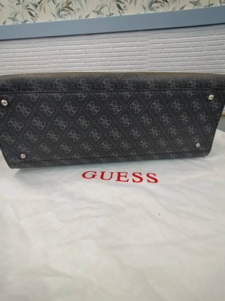 Bolso Guess Negro y Rojo