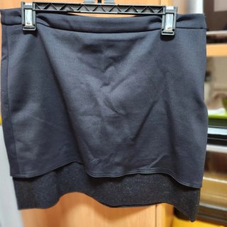 falda negra minimalista de corte recto T.36