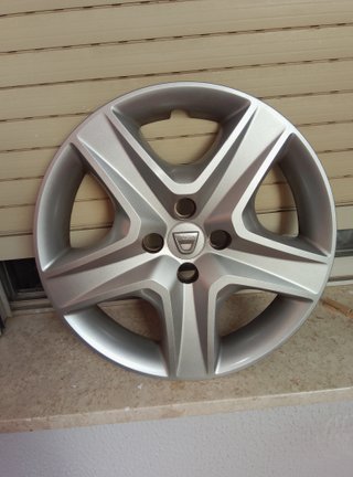 Tapacubos Dacia plateado
