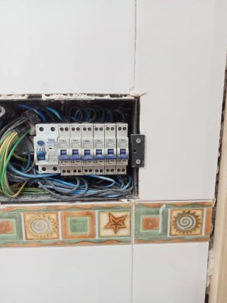 Trabajo de electricidad y reformas pintura suelo