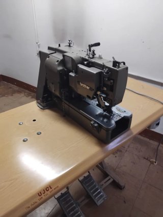 Máquina Ojales Industrial Brother