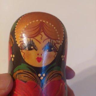 Matrioska de madera pintada a mano