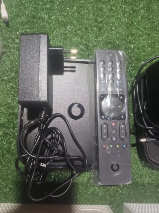 Lote 9 equipos Vodafone Routers + Decodificadores