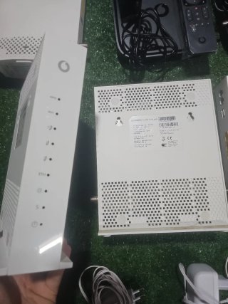 Lote 9 equipos Vodafone Routers + Decodificadores