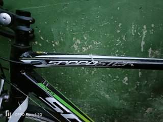 Bicicleta de carretera negra