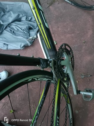 Bicicleta de carretera negra