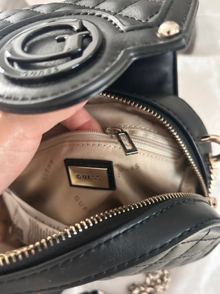 Bolso Guess Negro Redondo Acolchado