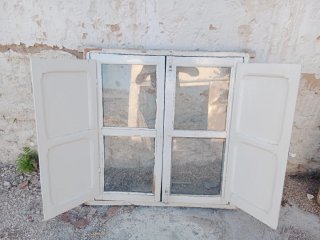 Ventana antigua madera blanca