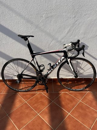 Bicicleta Kuota Negra y Blanca