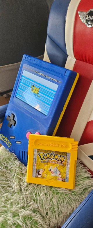 Game Boy Gigante Edición Pokémon Azul/Amarillo